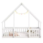 Lit au sol en forme de maison en bois double avec clôture et garde-corps blanc