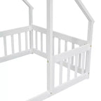 Lit au sol en forme de maison en bois double avec clôture et garde-corps blanc