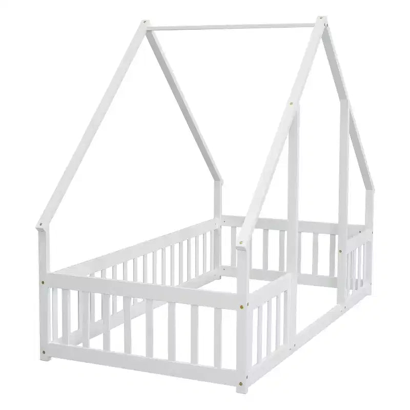 Lit au sol en forme de maison en bois double avec clôture et garde-corps blanc