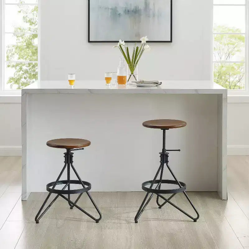 Tabouret de bar pivotant réglable en hauteur, brun/noir mat, structure en acier, style industriel-ferme, repose-pieds