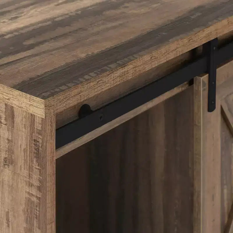 Meuble TV aspect bois recyclé pour téléviseurs jusqu'à 60 pouces avec portes coulissantes de style grange, marron, console média de style moderne-rustique